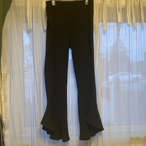 Vince Camuto Waterfall Ruffle Edge Pants - Picture 1 of 2